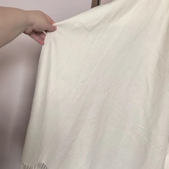 Ivory Shawl - Picture 4 of 6